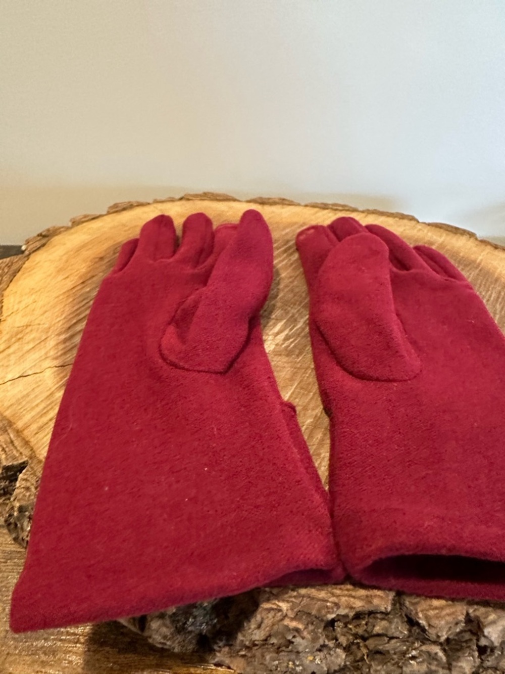 Women's Maroon Winter Gloves with Clover Detail - Picture 5 of 9